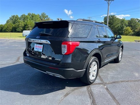 Certified 2022 Ford Explorer XLT w/ Equipment Group 202A image 3