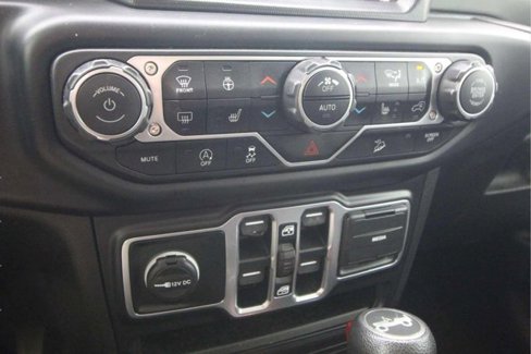 Used 2018 Jeep Wrangler Unlimited Sahara image 23