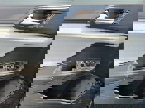 Certified 2022 Volkswagen Taos SE image 12