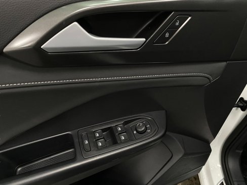 New 2025 Volkswagen Taos SE image 27