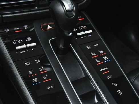Used 2022 Porsche Macan image 30