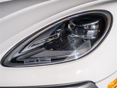 Certified 2024 Porsche Macan S image 11
