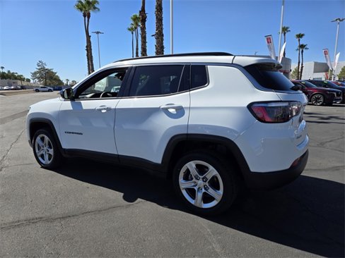 Used 2024 Jeep Compass Latitude image 6