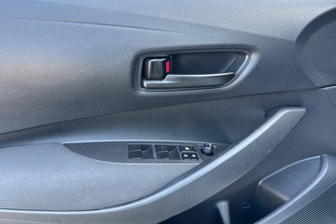 Used 2022 Toyota Corolla LE image 11