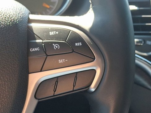 Used 2018 Jeep Grand Cherokee Altitude image 23