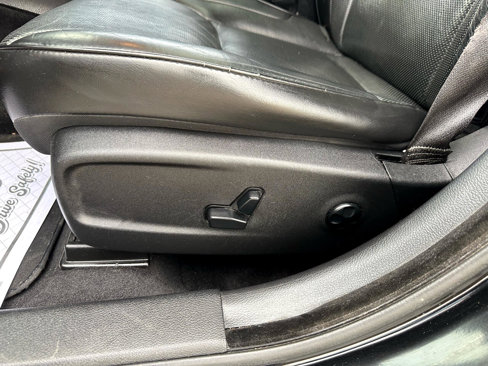 Used 2018 Chrysler 300 Limited image 30