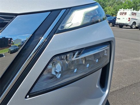 Used 2022 Nissan Rogue SV image 13