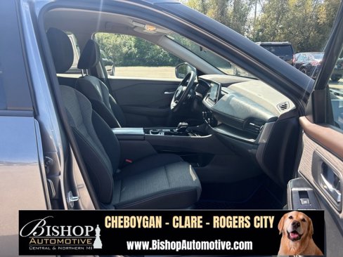 Used 2022 Nissan Rogue SV image 25