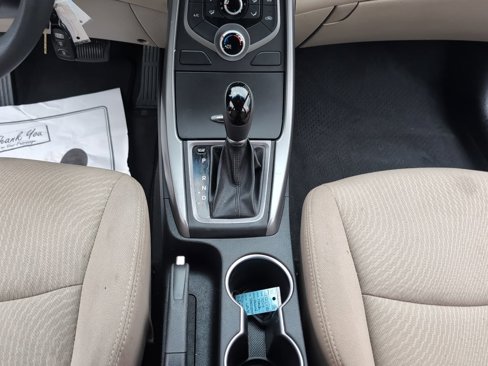 Used 2016 Hyundai Elantra SE image 17