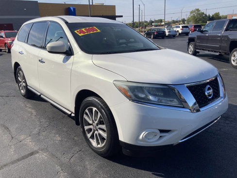 Used 2014 Nissan Pathfinder S image 1