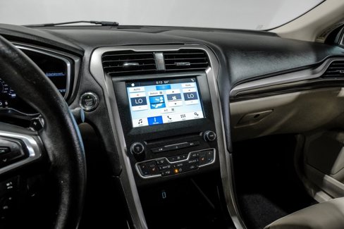 Used 2017 Ford Fusion SE w/ Fusion SE Technology Package image 22