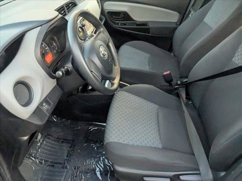 Used 2015 Toyota Yaris L image 14