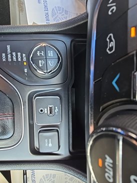Used 2019 Jeep Cherokee Trailhawk w/ Cold Weather Group image 28