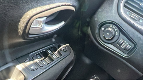 Used 2021 Jeep Renegade Latitude image 33