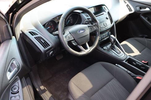 Used 2016 Ford Focus SE w/ SE Sport Package image 10