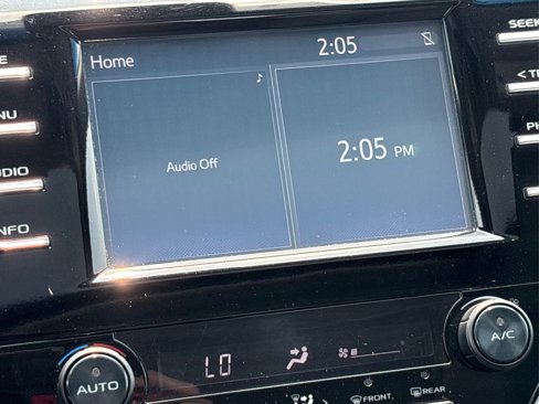Used 2018 Toyota Camry SE image 19