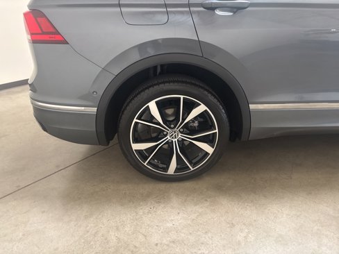 Used 2022 Volkswagen Tiguan SEL R-Line image 25