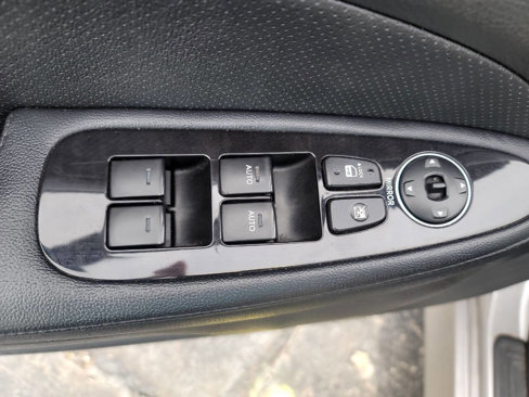 Used 2013 Hyundai Genesis 3.8 image 14