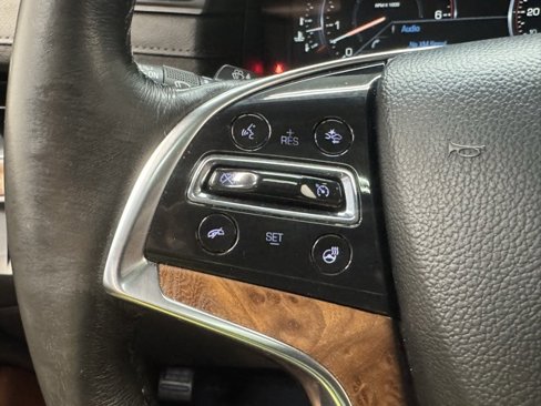 Used 2015 Cadillac Escalade Luxury image 16