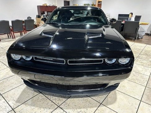 Used 2016 Dodge Challenger SXT image 6