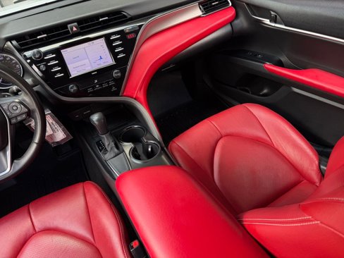 Certified 2020 Toyota Camry SE image 12
