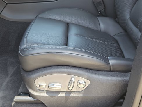 Certified 2024 Porsche Macan image 33