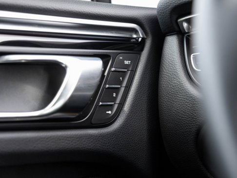 Used 2024 Porsche Macan image 18