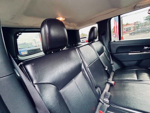 Used 2011 Jeep Liberty Limited image 32