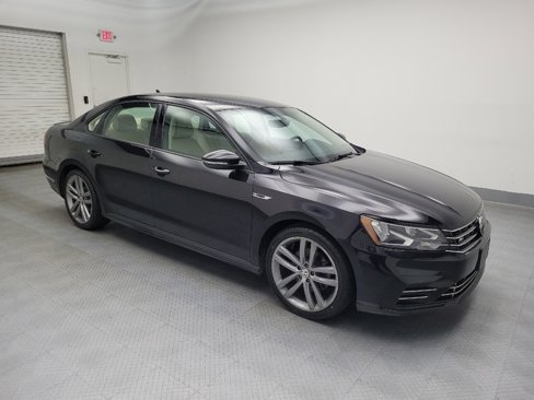 Used 2018 Volkswagen Passat 2.0T R-Line image 11