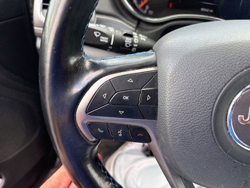 Used 2020 Jeep Grand Cherokee Laredo image 19