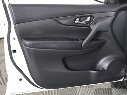 Used 2018 Nissan Rogue S image 19