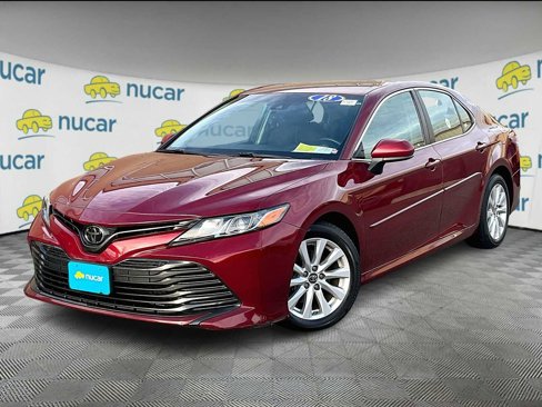 Used 2018 Toyota Camry LE image 3