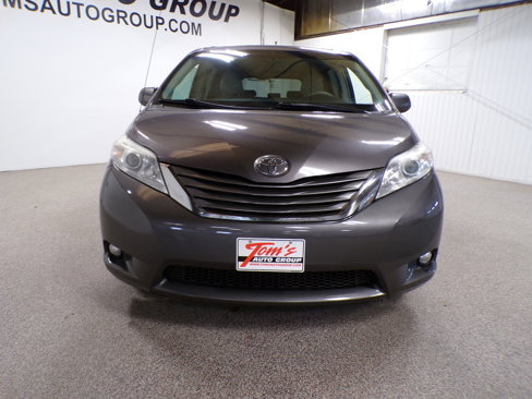 Used 2011 Toyota Sienna XLE image 8