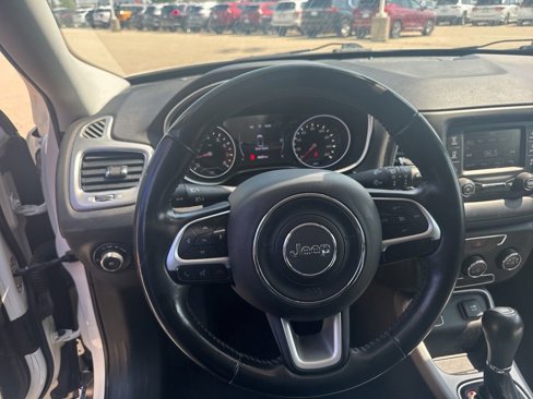 Used 2018 Jeep Compass Latitude image 11