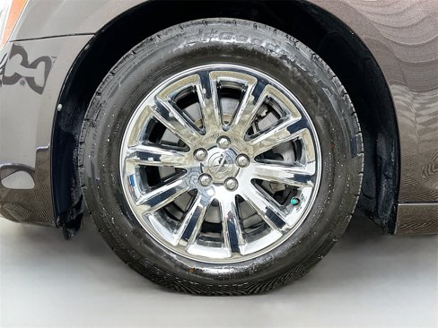 Used 2013 Chrysler 300 C image 30