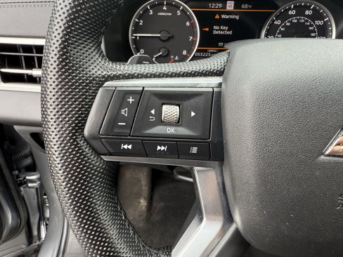 Used 2023 Mitsubishi Outlander SE image 18