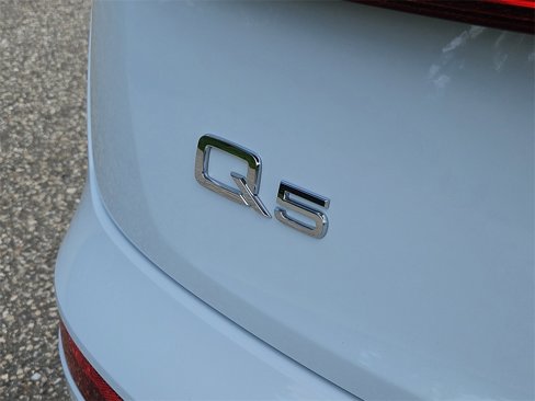 Used 2020 Audi Q5 e Prestige w/ Prestige Package image 12