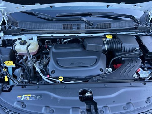 Used 2022 Chrysler Voyager LX image 24