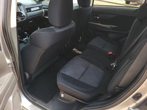 Used 2020 Mitsubishi Outlander SE image 21