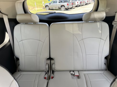 Used 2020 Buick Enclave Essence w/ LPO, Luxury Package image 25