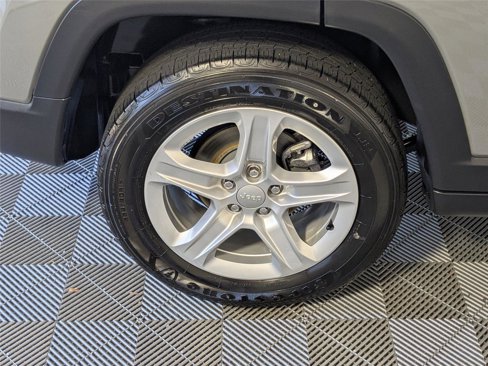 Used 2023 Jeep Compass Sport image 25