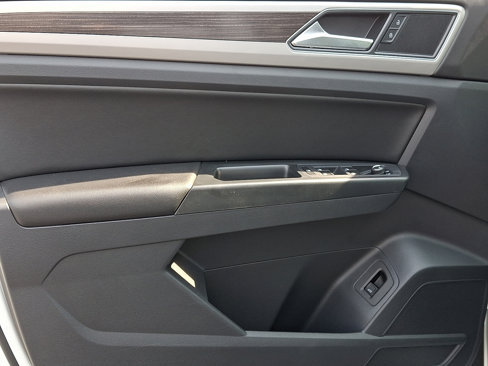 Used 2018 Volkswagen Atlas SE image 14