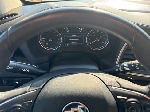 Used 2018 Buick Enclave Essence image 9