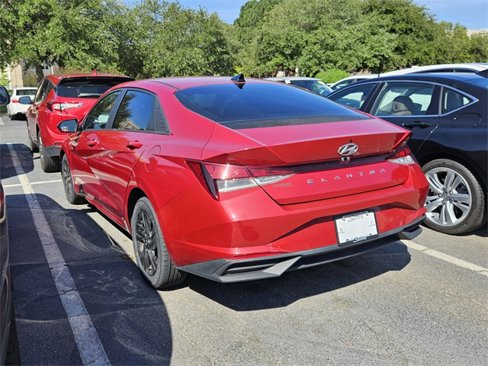 Used 2021 Hyundai Elantra SEL w/ Convenience Package image 4