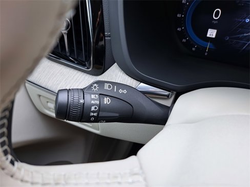 Used 2022 Volvo XC60 B5 Inscription w/ Climate Package image 20