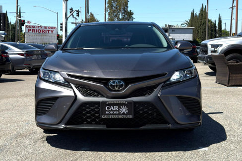 Used 2020 Toyota Camry SE image 2