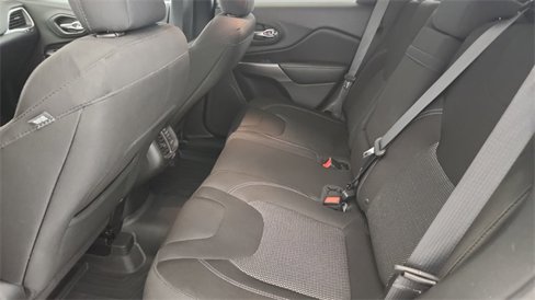 Used 2019 Jeep Cherokee Latitude w/ Popular Appearance Group image 19