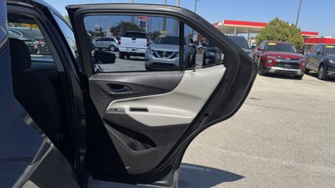 Used 2018 Chevrolet Equinox LS image 24