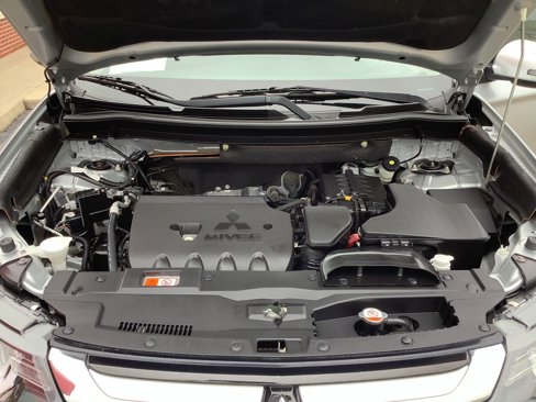 Used 2018 Mitsubishi Outlander SE image 18
