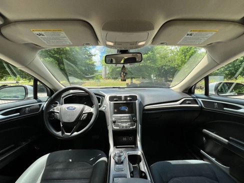 Used 2019 Ford Fusion SE image 9